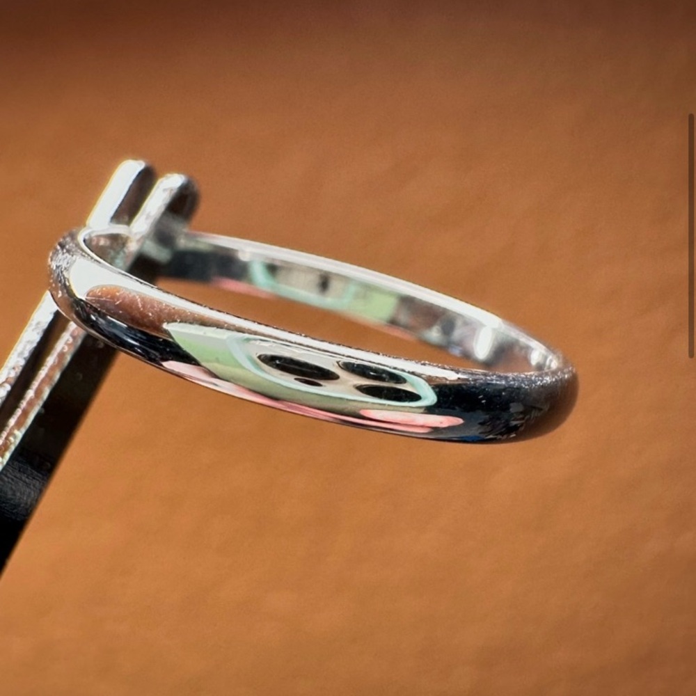 10K White Gold Classic Band Ring in Size 7.5